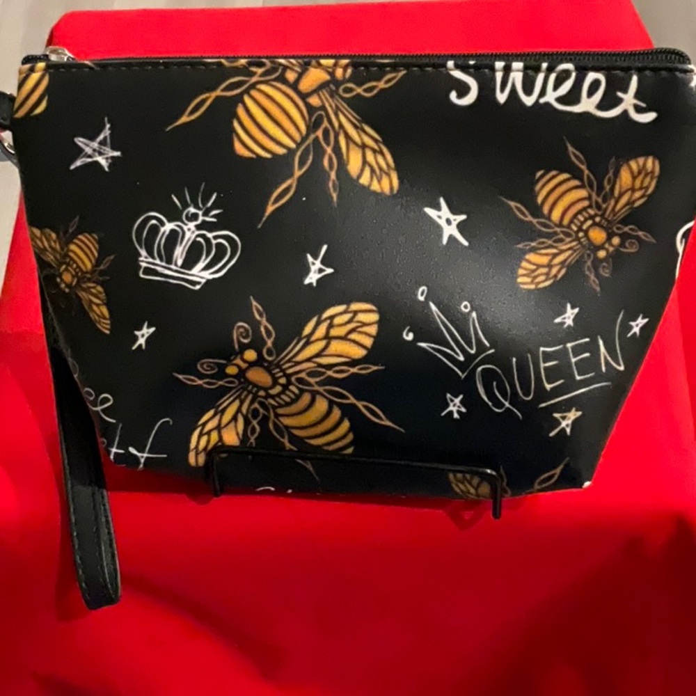 EUC Wristlet With Honey Bee Design